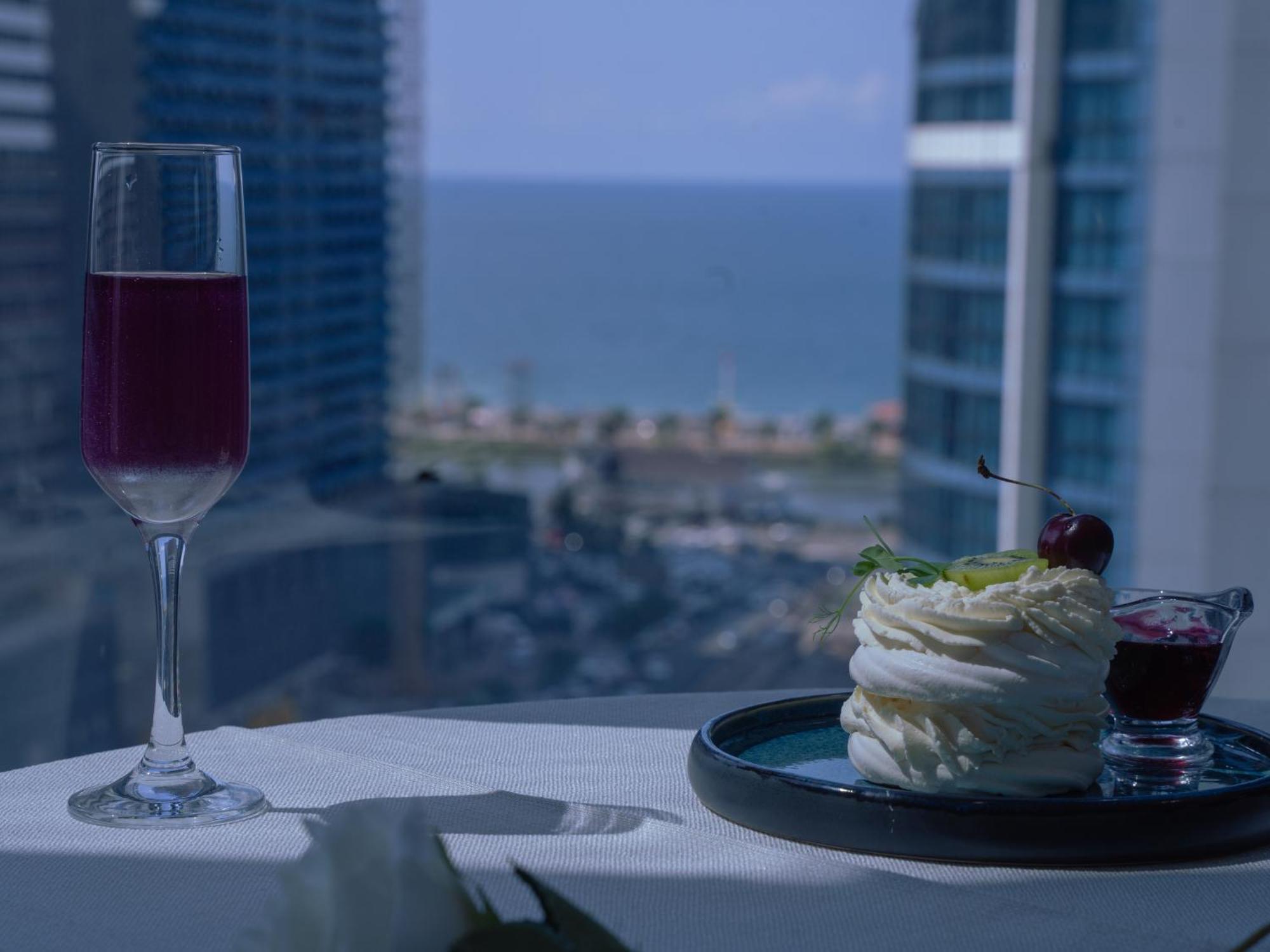 New Wave Hotel Batumi Esterno foto
